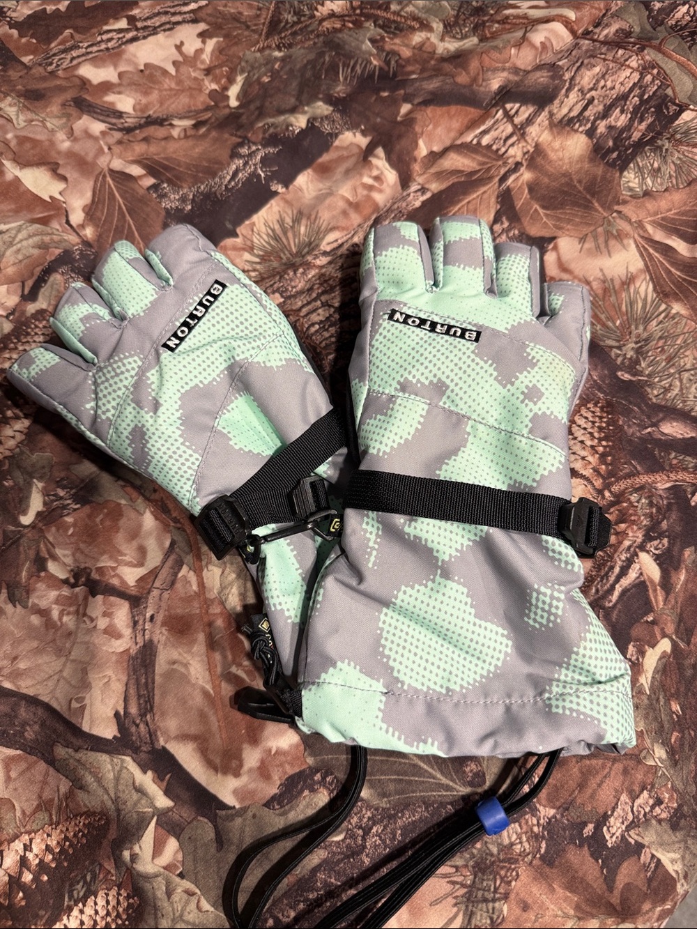 Burton green Rosette Gray Camo Snow Gloves Kids' Burton GORE-TEX Gloves- large